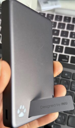 INIU Batterie Externe MagSafe 10000mAh 45W Qi2 Certifiée Blanc - Charge Sans Fil 30W Ultra-Rapide iPhone 17/16/15/14/13/12 Pro Max photo review